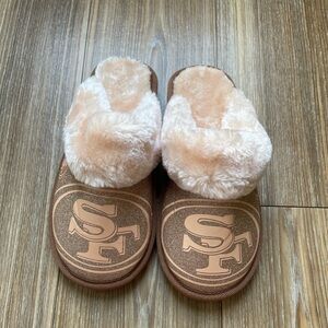 Women’s San Francisco 49er’s Glitter Open Back Fur Moccasins